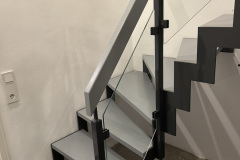 Metalltreppe (Zweiholmtreppe, zwischenliegend)