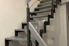 Metalltreppe (Zweiholmtreppe, zwischenliegend)