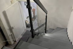 Metalltreppe (Zweiholmtreppe, zwischenliegend)