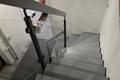 Metalltreppe (Zweiholmtreppe, zwischenliegend)