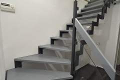 Metalltreppe (Zweiholmtreppe, zwischenliegend)