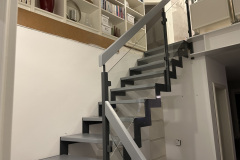 Metalltreppe (Zweiholmtreppe, zwischenliegend)