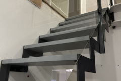 Metalltreppe (Zweiholmtreppe, zwischenliegend)